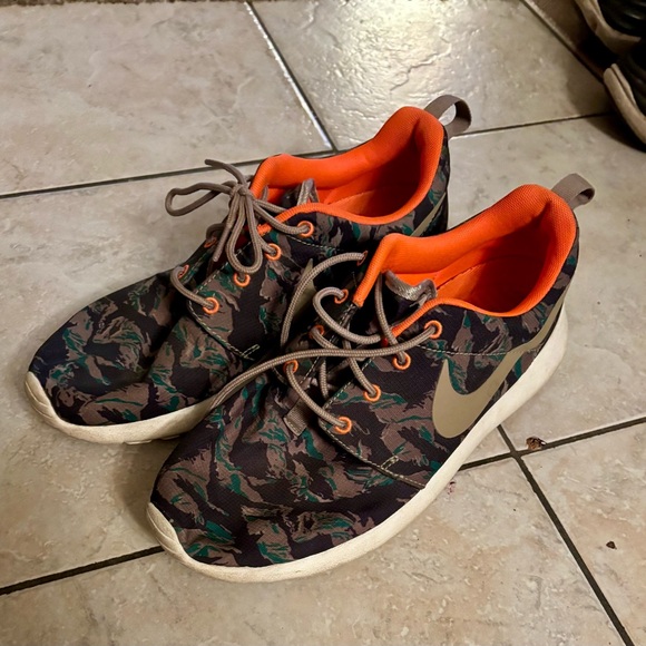 Nike Men’s Camouflage Sneakers - Black and Orange - Picture 4 of 5